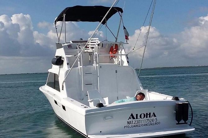 Private fishing charter Bertram 31ft 6 pax max if you don't fish you don't pay - Boat space and comfort for six
