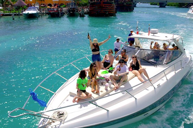 Private Premium Yacht 46FT Rental in Cancún - Snorkeling, paddleboarding, and the floating lily pad