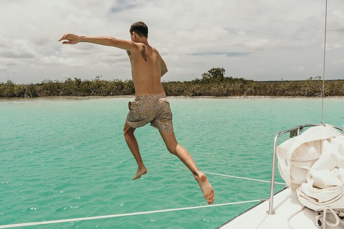 Private sailing tour of Bacalar Lagoon - What the private format changes