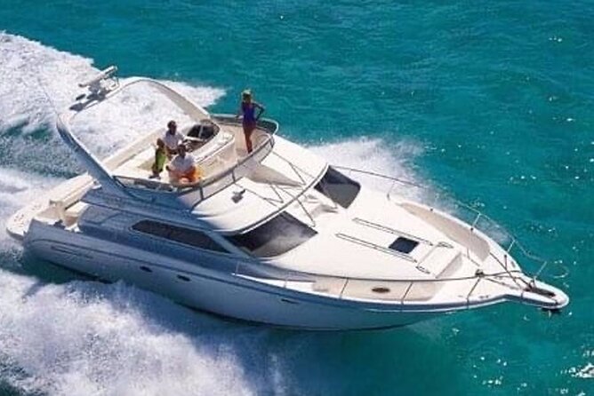 Private SeaRay 47ft Yacht Rental Cancun 23P6 - A private yacht with a real Cancun route