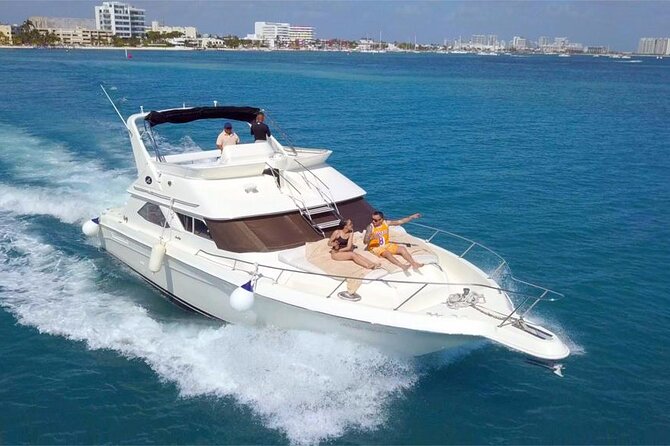 Private SeaRay 47ft Yacht Rental Cancun 23P6 - Food, drinks, and onboard comfort
