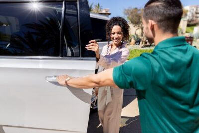 Private SUV Round-Trip from Airport to Hotels in Puerto Los Cabos