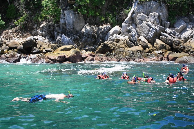 Private Tour Seven Bays, Huatulco HT - Cruising Past Huatulco’s Seven Bays