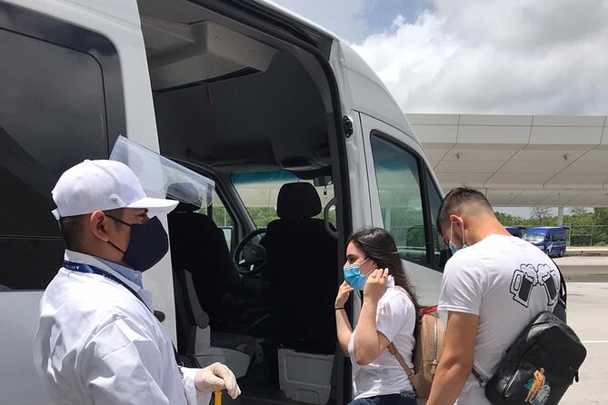 Private Transfer- Airport-Hotel Cancun Up 1 to 5 Passengers - Finding the right person after baggage claim