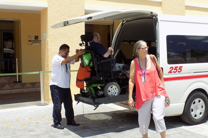 Private Transfer between Cozumel Airport or Ferry, and Hotels - The biggest strength: quick, friendly service