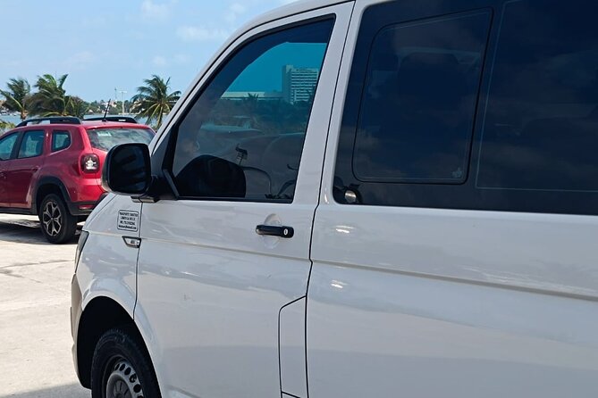 Private Transfer from Cancun Airport to Cancun Hotels 1-7 People - What the airport-to-hotel ride is like