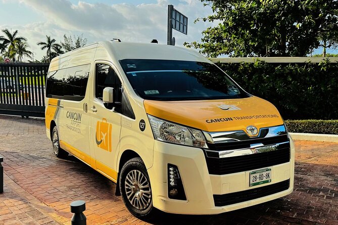 Private Transfer from Cancun Airport to Playa Mujeres - Meeting your driver at Cancun Airport