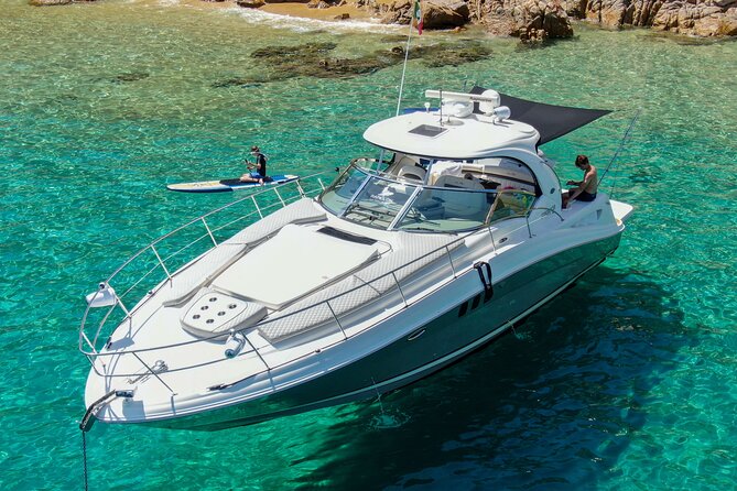 Private Yacht Sea Ray all-inclusive charter in Cabo - El Arco and the sea lions: Cabo’s essential first view