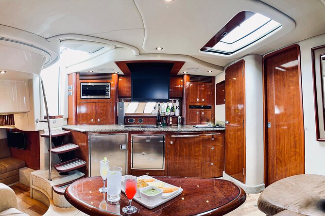 Private Yacht Sea Ray all-inclusive charter in Cabo - Hotel transfers and finding the marina