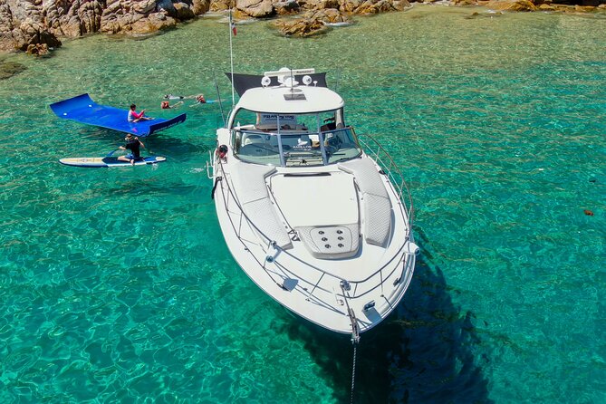 Private Yacht Sea Ray all-inclusive charter in Cabo - Médano Beach: snacks, drinks, and a slower half hour