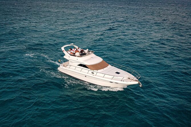 Private Yacht SeaRay 46ft Cancun 25P17 - How much value do you get for $370?
