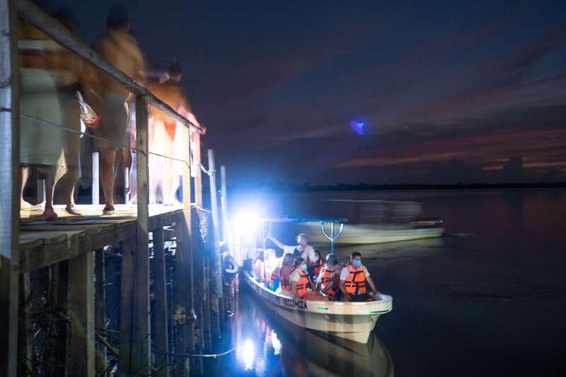 Puerto Escondido: Bioluminescence Night Spectacle - Touching the glowing water