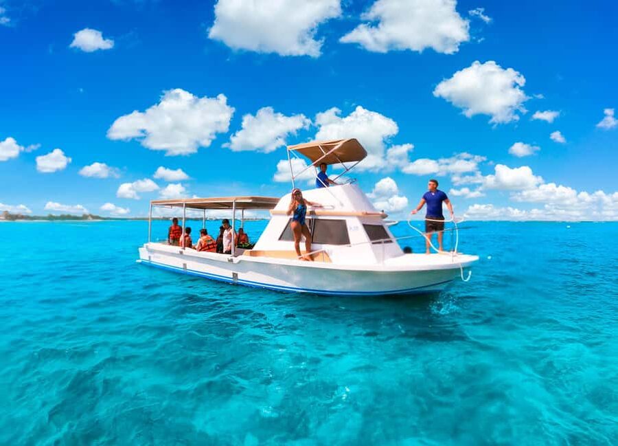 Puerto Morelos: Snorkel, Town Walk, Tequila & Beach Lunch - The van ride and arrival at the Puerto Morelos pier