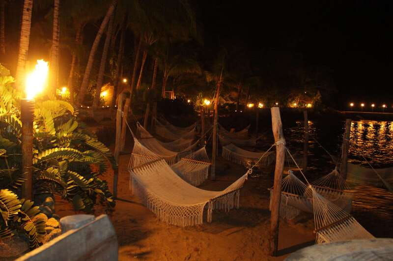 Puerto Vallarta Rhythms of the night, Show & Buffet dinner - Who should book this evening?