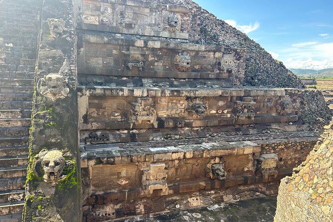 Pyramids of Teotihuacan and restaurant la Gruta (Original) - Transport, meeting points, and the long return