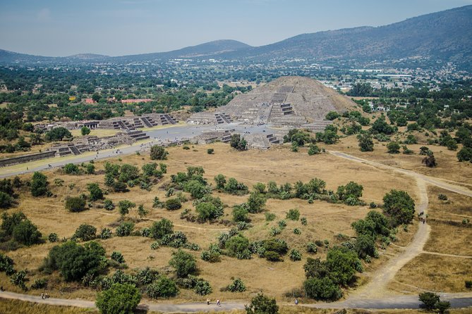 Pyramids of Teotihuacan, Guadalupe Shrine & Tlatelolco Tour - The Basilica of Guadalupe deserves more than a quick finish