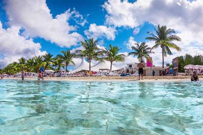 Roots Beach Club® - What a day at Roots Beach Club feels like