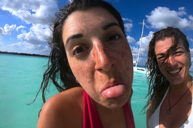 Sail 4hr in the most SECRET Spot of Bacalar and Beach Club. - A tropical picnic with hibiscus water
