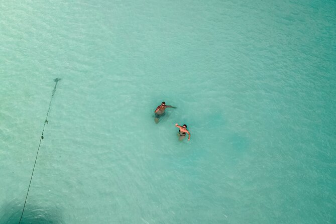 Sailboat tour across the seven colors lagoon in Bacalar - Why Bacalar looks different from the water