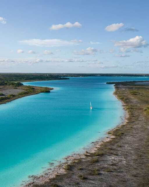 Sailboat tour in the seven colors lagoon of Bacalar - Bird Island and the quieter middle of the route