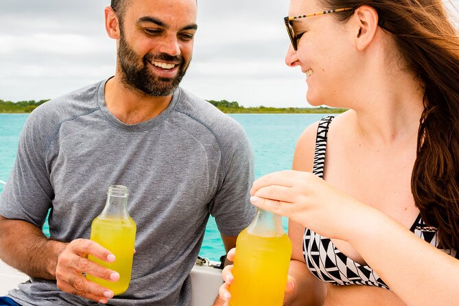 Sailing Tour through the Lagoon of the 7 Colors - The first colors of Lake Bacalar