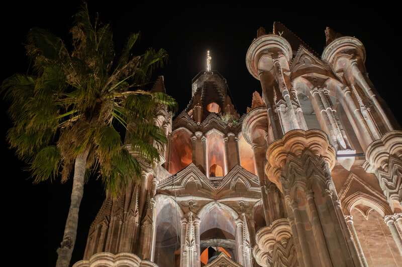 San Miguel: Landmarks and Lunch Walking Tour in English - The lunch that gives the tour its purpose