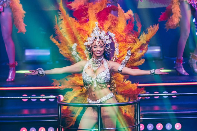 Skip the Line: Cancun Coco Bongo Regular Entrance Ticket - Standing room, tables, and the cost of comfort
