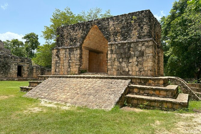 Small Group Tour to Chichen Itza, Cenote and Ekbalam from Cancun - Guides, drivers, and the small-group setup
