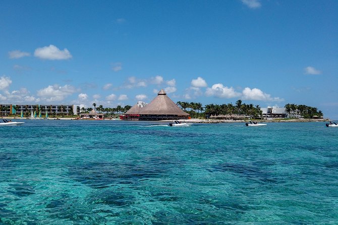 Speedboat and snorkel tour: Single Passenger Boat - Driving a single-passenger boat from Cancun