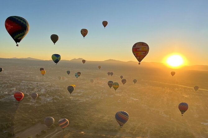 Sunrise Balloon Flight over Teotihuacan and Breakfast in Cueva - Group size, comfort, and practical limits