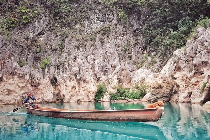 Tamul waterfall and water cave on a wooden canoe - Should you book the Tamul canoe trip?