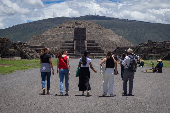 Teotihuacán 3 Pyramids Tour with Cave Breakfast + Transportation - Pickup, transport, and the real length of the day