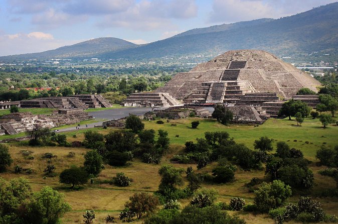 Teotihuacan & Basilica Guadalupe Tour with lunch - Lunch can be excellent, but timing is the catch