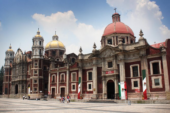 Teotihuacan & Basilica Guadalupe Tour with lunch - Workshops, tastings, and the shopping question