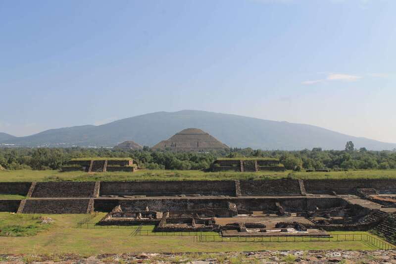 Teotihuacan from Mexico City with early access - Lunch at a local restaurant