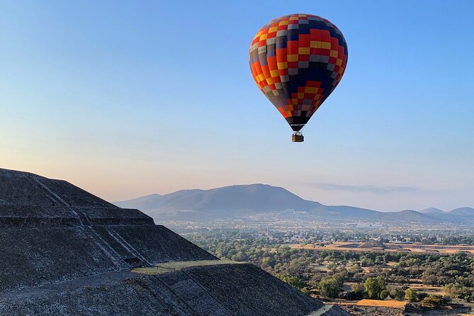 Teotihuacan Hot Air Balloon Flight from Mexico City / Volare - The Landing, Toast, and Certificate