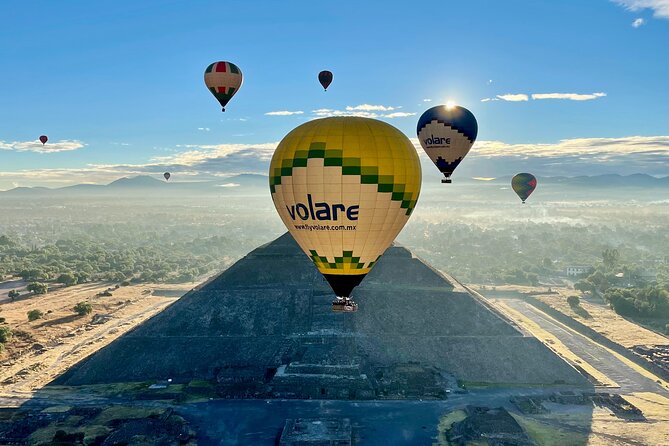 Teotihuacan Hot Air Balloon Flight from Mexico City / Volare - Breakfast With Mariachi After the Flight