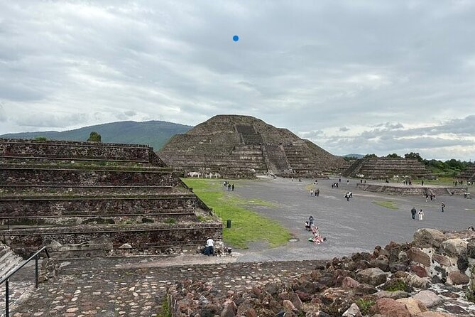 Teotihuacan Pyramids VIP Tour without Commercial Stops - Leaving Mexico City from five meeting points