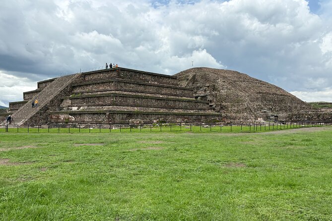 Teotihuacan Pyramids VIP Tour without Commercial Stops - Choosing the right guide style