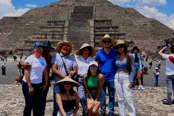 Teotihuacan Tour with Basilica of Guadalupe & Tlatelolco - The morning pickup and the ride out