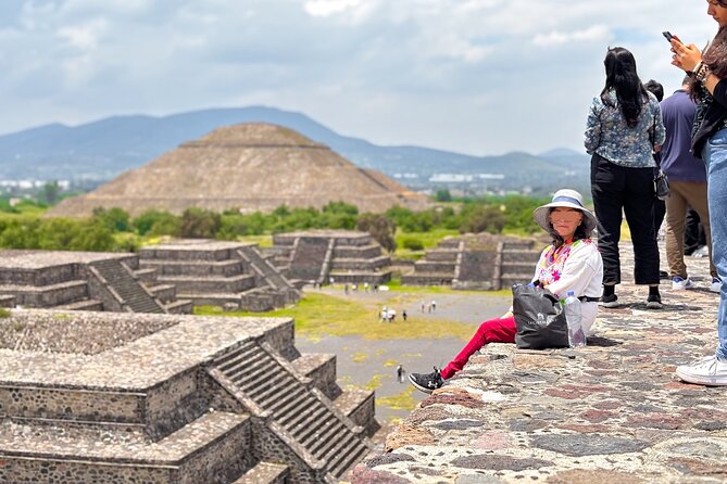 Teotihuacan without obligatory stops. No shops or restaurants. - The Pyramid of the Sun and Pyramid of the Moon