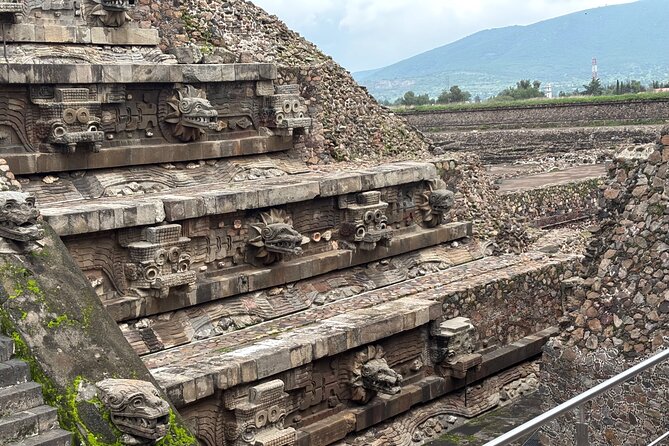 Teotihuacan without obligatory stops. No shops or restaurants. - The guides make the difference