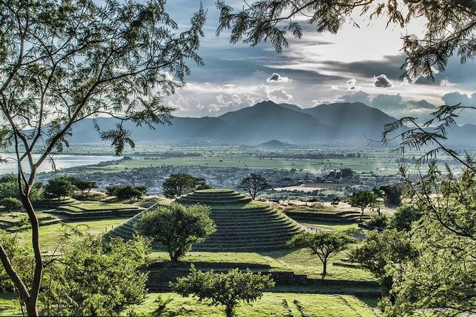 The Fire TOUR - Pyramids, Volcanoes, Agaves & Tequila - The road to Tequila and the blue agave fields