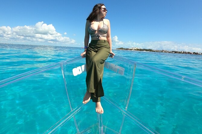 Tour Isla Mujeres excursion in Collective Transparent Boat - Photos, family comfort, and practical details