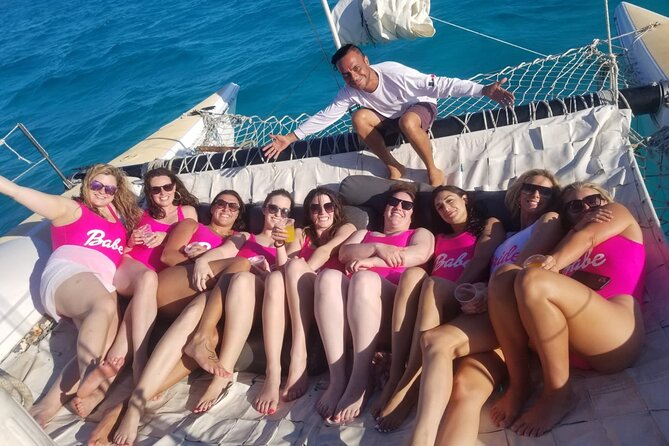 Tour Isla Mujeres Premium - Lunch and drinks at Club Playa Mexico