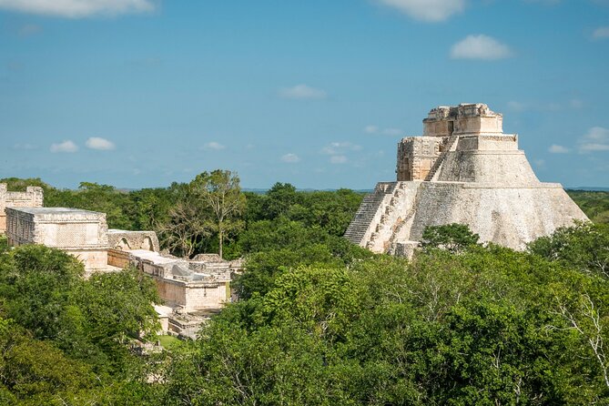 Tour to Uxmal Kabah and Chocolate Museum from Mérida - What the bilingual format means in practice