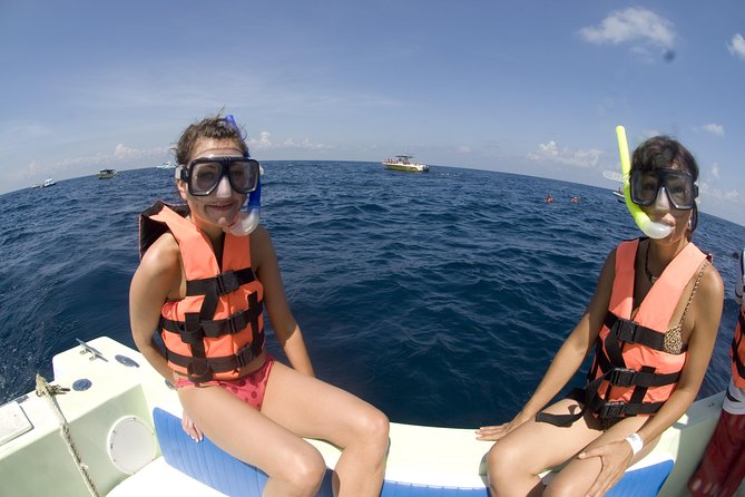 Whale Sharks Small-Group Tour in Cancun and Riviera Maya - Lunch near Playa Norte on Isla Mujeres