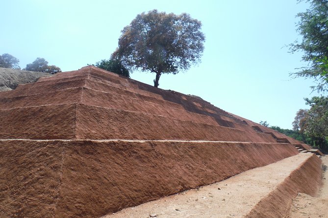 Xihuacan Culture and Archaeology Tour - Edificio B, the brick and clay pyramid