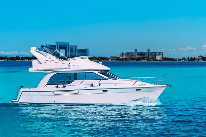 Yacht Meridian 40FT Best Private Rental in Cancun - The Crew and Marina Arrival